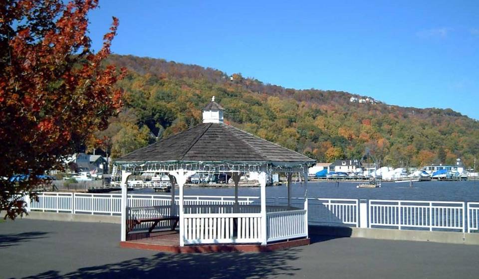 New Yorks unbekannte Stadt am Hudson River ist ein historischer Rückzugsort mit einem kilometerlangen Pier und dem Charme der Uferpromenade.