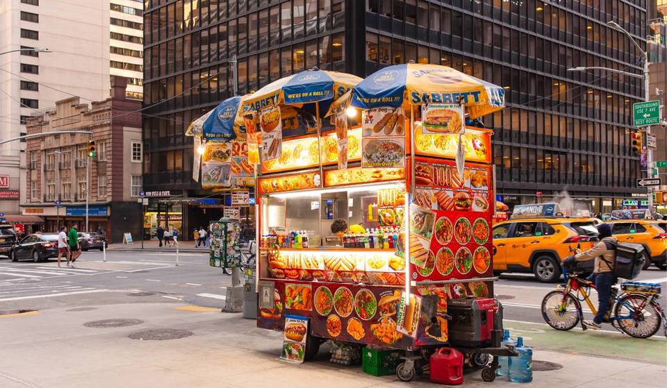 Novas leis para vendedores ambulantes de Nova York estão oficialmente em vigor — e você pode se inscrever para ser um pela primeira vez em 10 anos