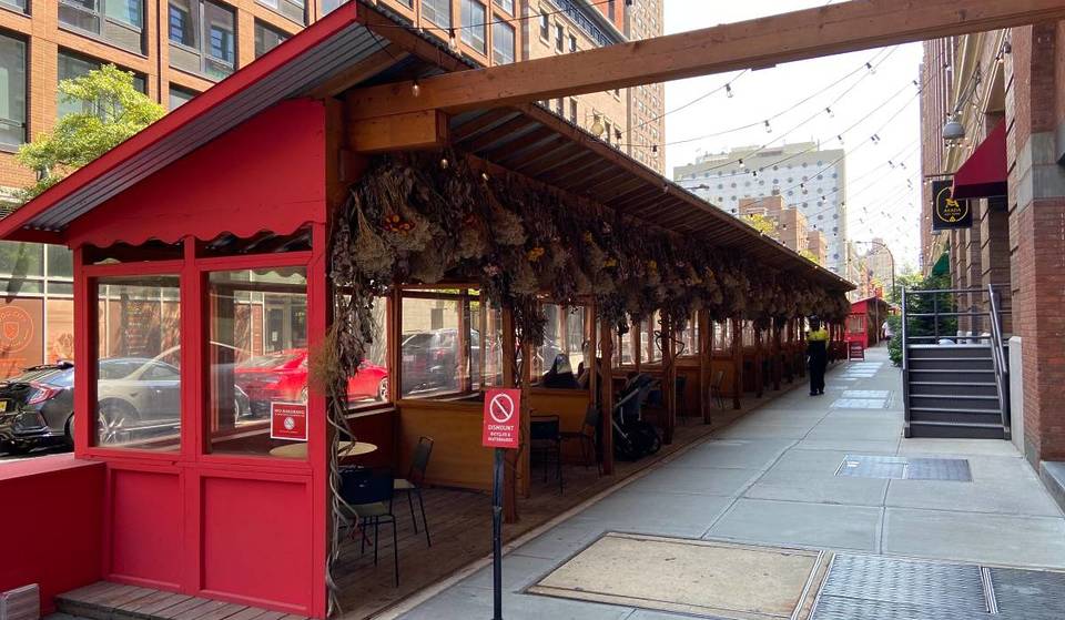 Die klobigen Außenüberdachungen für Restaurants in NYC könnten dank eines neuen Vorschlags bald wiederkommen