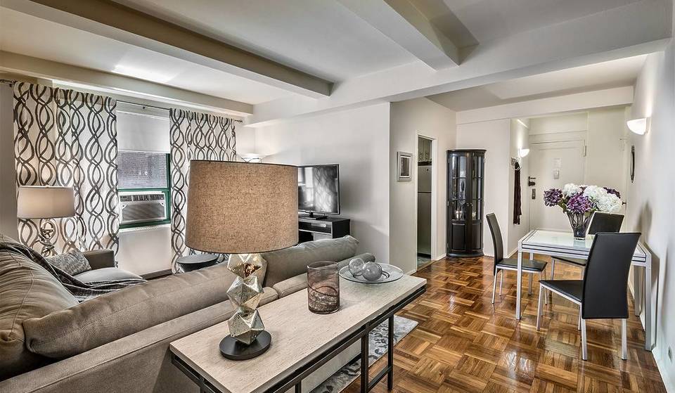 De goedkoopste wijk in NYC ligt in de Bronx. Met een huurprijs van $ 1800 kun je hier $ 30.000 per jaar besparen.