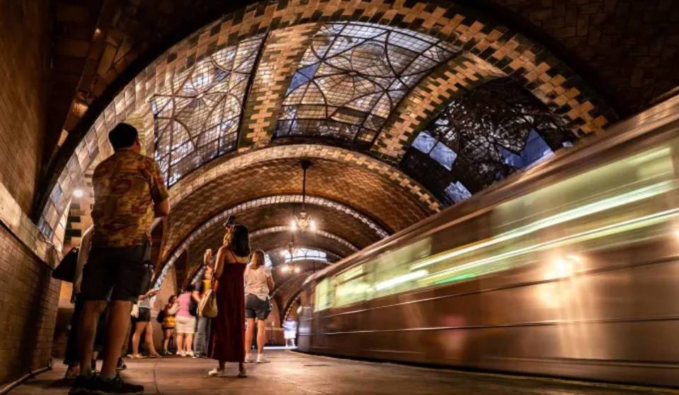 Diese „kathedralenartige” verlassene U-Bahn-Station in NYC sollte denen europäischer Hauptstädte Konkurrenz machen – und es gibt nur zwei Möglichkeiten, sie zu sehen.