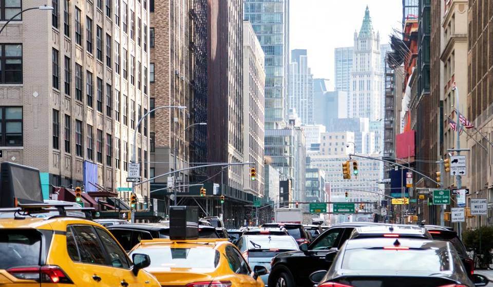 Die bisher strengsten Verkehrsregeln in New York sind jetzt in Kraft – alles, was Autofahrer in NYC wissen müssen, um ihren Führerschein nicht zu verlieren
