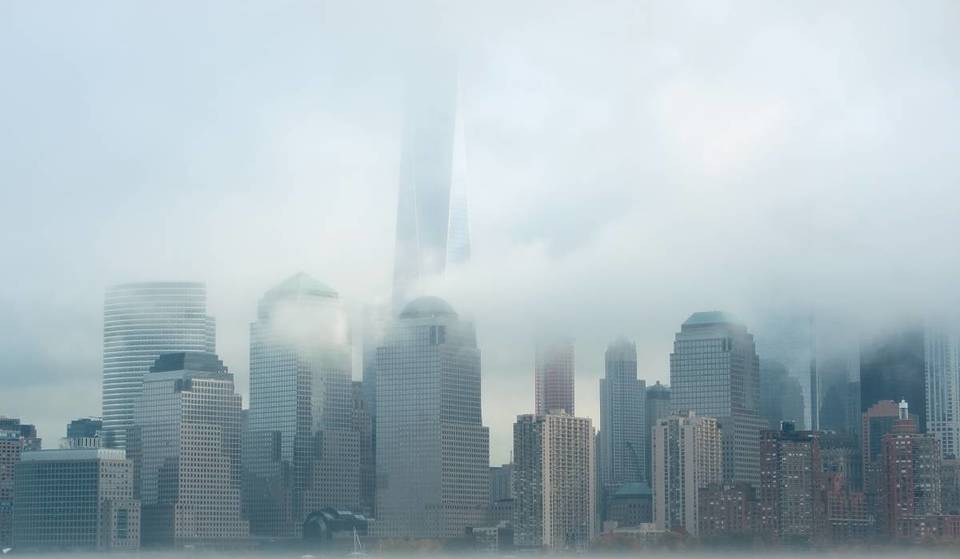 Dichter Nebel bedeckt NYC am Mittwoch, während zum zweiten Mal Luftqualitätswarnungen und Reisewarnungen ausgegeben werden