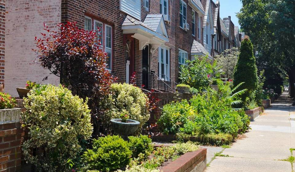 Le quartier le moins cher de New York sur la « liste à surveiller » de StreetEasy pour 2026 affiche un prix moyen de 475 000 dollars pour les maisons.