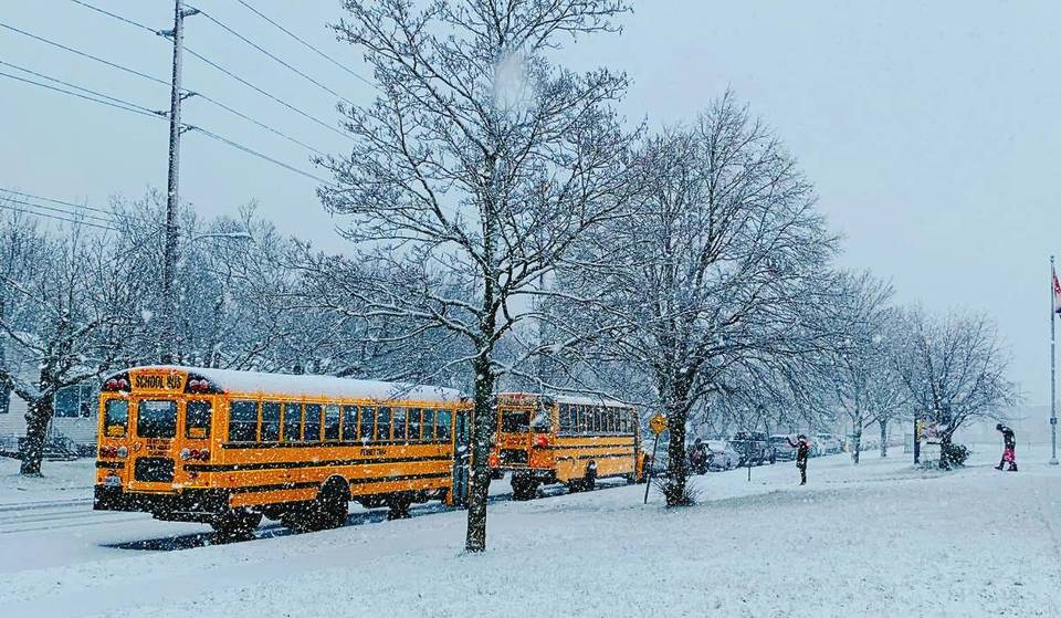 Les élèves de New York ont leur première vraie journée de neige depuis 6 ans : pas d&rsquo;enseignement à distance demain