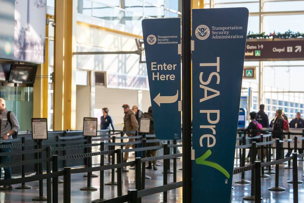 Washington, DC 26 DECEMBER 2018: TSA precheck fast lane-rij voor de veiligheidscontrole op Reagan National Airport