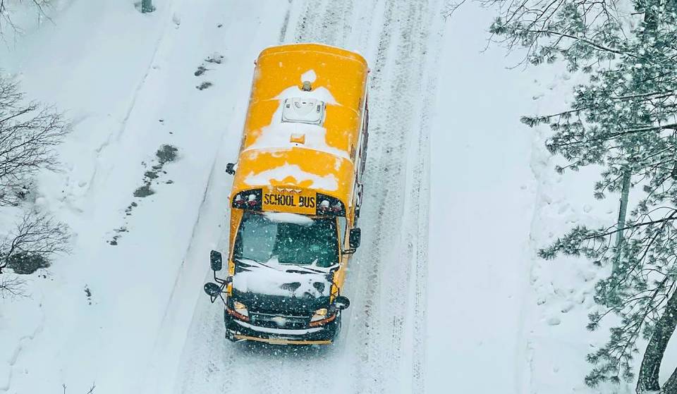 Die Schulen in NYC öffnen morgen wieder, nachdem es den ersten richtigen Schneetag seit 2019 gab – hier ist, was euch erwartet