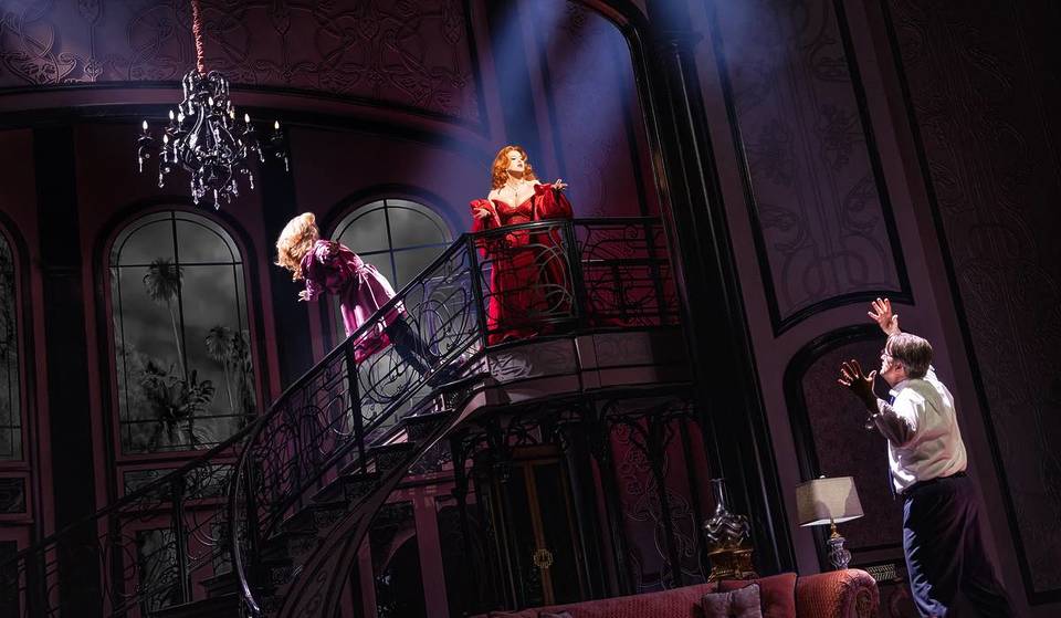 A nova obsessão da Broadway: por que “Death Becomes Her” é a coisa mais divertida que você vai ver no teatro