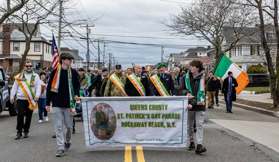 Le défilé annuel de la Saint-Patrick dans le Queens, c&rsquo;est ce samedi : liste complète des fermetures de rues et changements dans les transports en commun