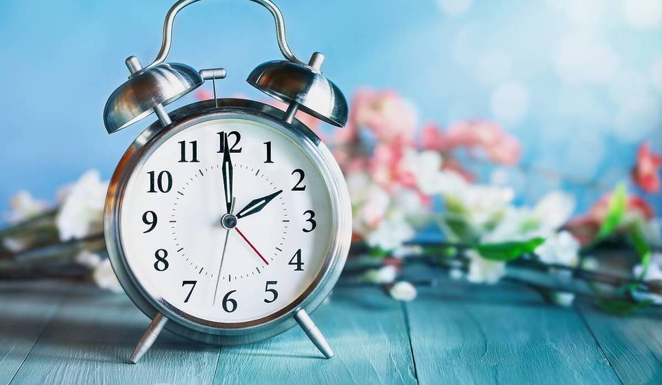 L&rsquo;heure d&rsquo;été 2026 arrive à New York ce dimanche 8 mars : découvrez quand les horloges « avancent d&rsquo;une heure ».