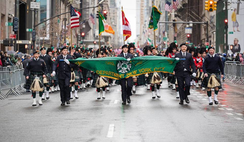 Alle Änderungen im Nahverkehr am St. Patrick’s Day in NYC: Zusätzliche Züge, Busumleitungen und Schließungen wichtiger U-Bahn-Eingänge