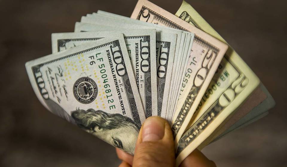 La nouvelle loi sur l&rsquo;argent liquide à New York oblige désormais les magasins à accepter les billets, sous peine d&rsquo;une amende de 1 500 dollars