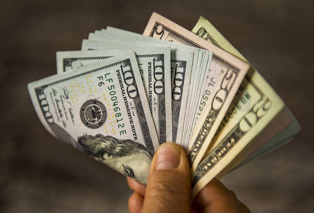 New York's New Cash Law Now Requires Stores To Accept Paper Money or ...