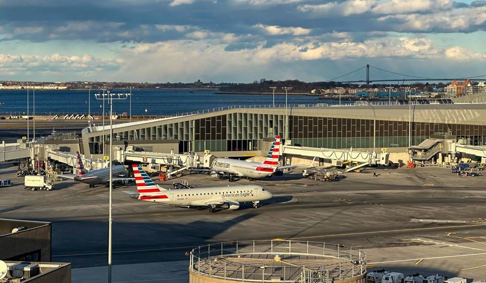 LaGuardia Airport nach schwerem Unfall lahmgelegt: 4-stündige Verspätungen werden noch mehrere Tage anhalten
