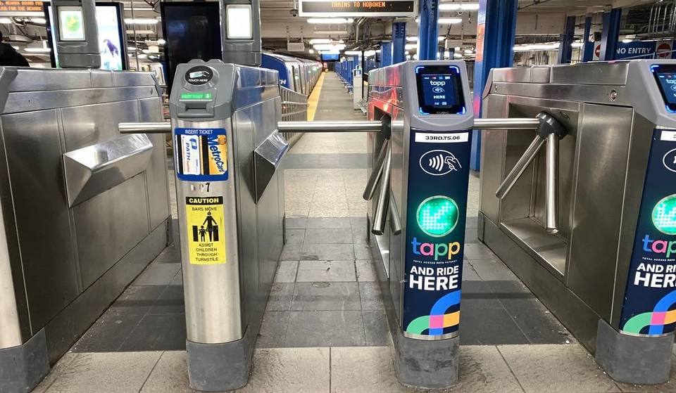 Après 22 ans, le PATH remplace enfin tous ses tourniquets par de nouveaux « portillons d&rsquo;accès modernes »