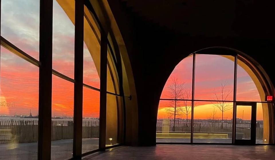 Um novo centro comunitário à beira-mar foi inaugurado oficialmente em Nova York — com vista panorâmica do rio Hudson, um jardim na cobertura gratuito e um lugar na primeira fila para ver a Estátua da Liberdade