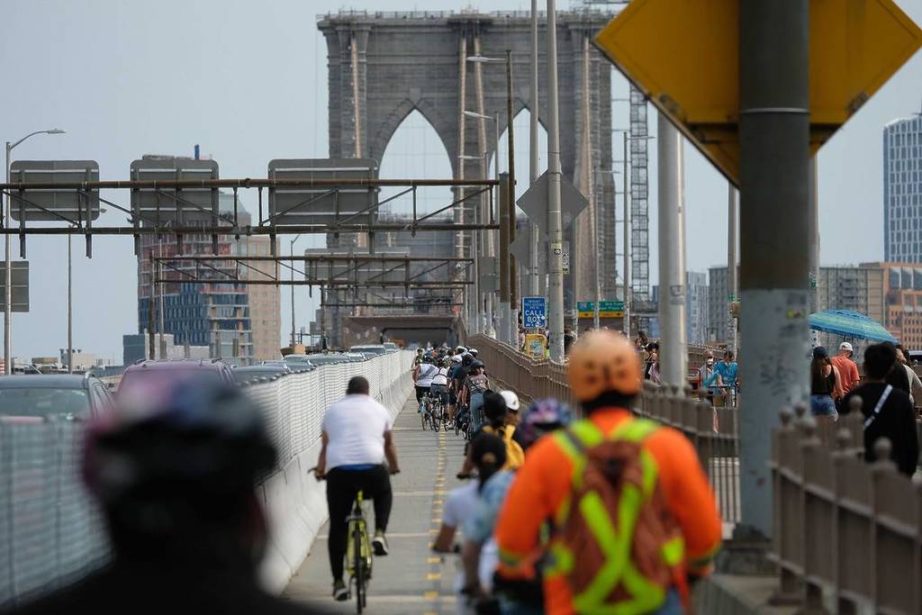 Einweihung des geschützten Radwegs auf der Brooklyn Bridge