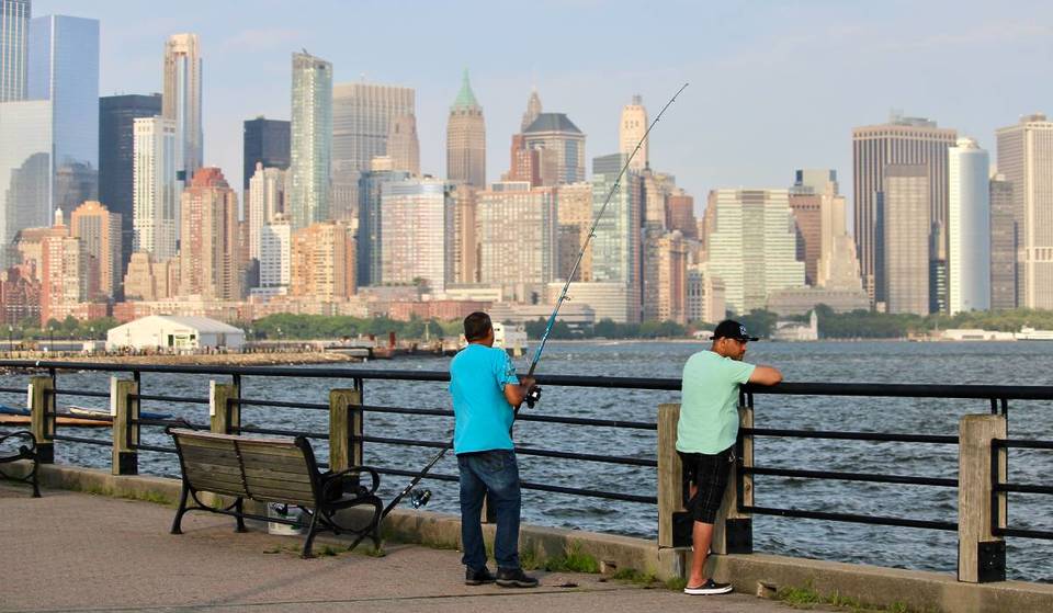 Pela primeira vez em 50 anos, agora você pode comer peixes pescados no rio Hudson