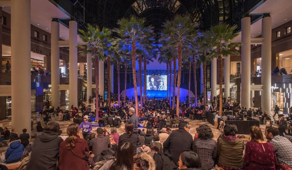 A Free Tropical Movie Theater Is Popping Up In NYC For Just 2 Weekends — Complimentary Popcorn &amp; Films Under Palm Trees