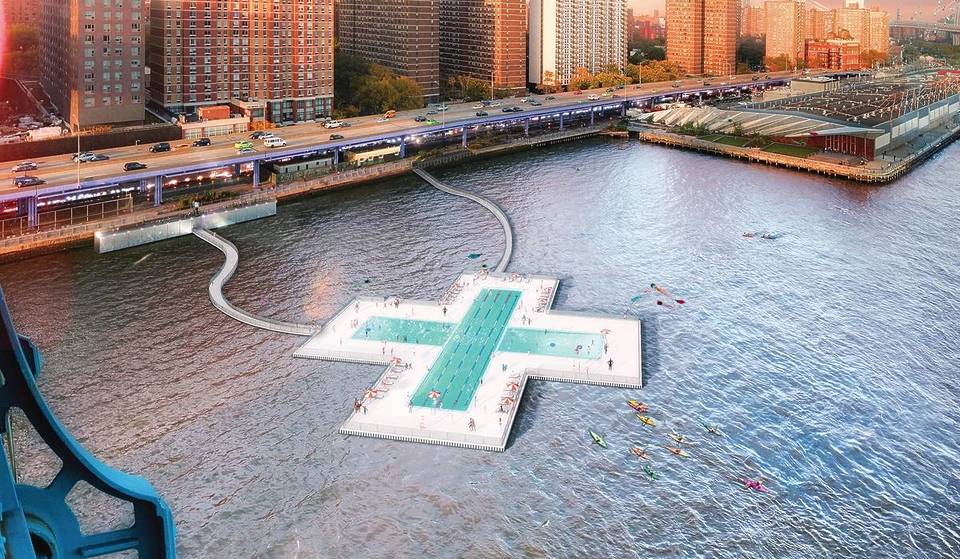 Après plus d&rsquo;une décennie de planification, la piscine flottante futuriste de New York sur l&rsquo;East River commencera ses essais cet été