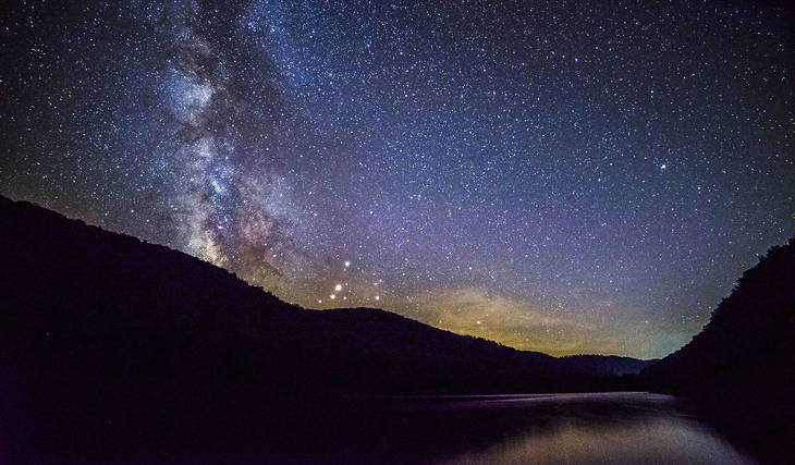 National Geographic met en avant cette destination de Pennsylvanie, d’une superficie de 82 acres, comme ayant le ciel le plus sombre de la côte Est, ce qui en fait le road trip idéal en août pour observer ces boules de feu scintillantes pendant les Perséides