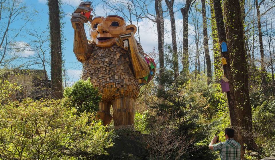 Sechs riesige Trolle werden diesen Sommer über den Adirondacks-Wald in New York thronen – und sie sehen aus wie ein Märchen in echt