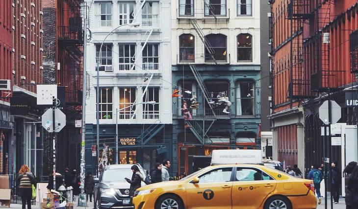 El alquiler en Nueva York acaba de alcanzar los 4380 dólares por un apartamento de un dormitorio, pero estas tres ciudades cercanas tienen alquileres por debajo de los 1700 dólares
