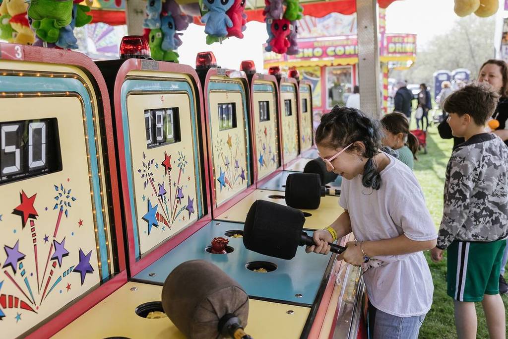 wac-a-mole à une fête foraine