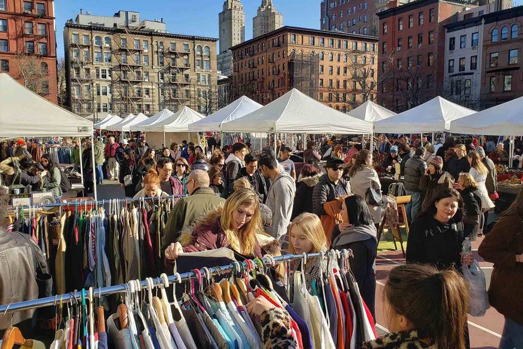 Ya está aquí el calendario de mercadillos y mercados vintage de Nueva York para 2026: tu guía oficial para saber dónde ir en busca de moda de los 90, antigüedades exclusivas, joyas artesanales y mucho más