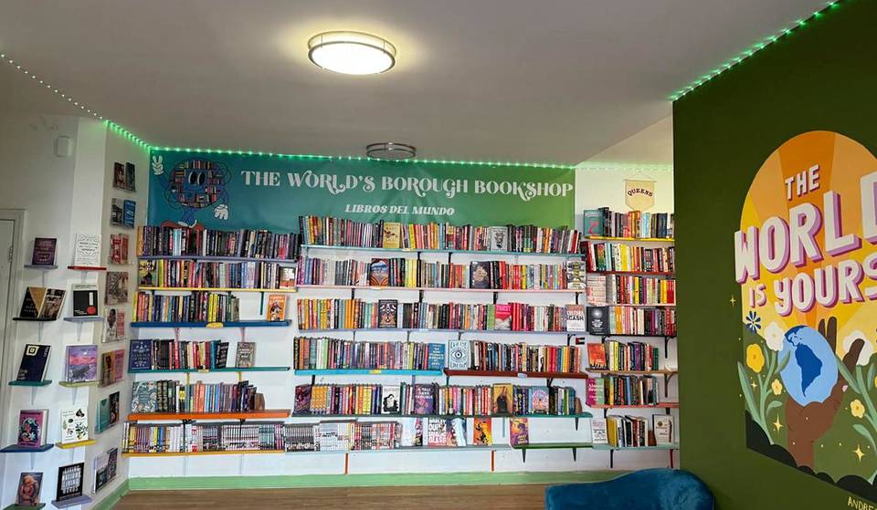 Un natif du Queens transforme discrètement le plus grand « désert du livre » de New York en un centre artistique de quartier