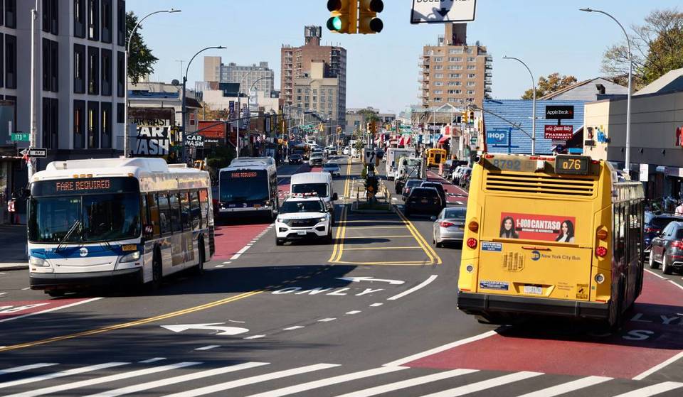 Une nouvelle loi sur la circulation contrôlée par caméra entre en vigueur ce vendredi pour les conducteurs new-yorkais — Voici comment éviter une amende de 250 $