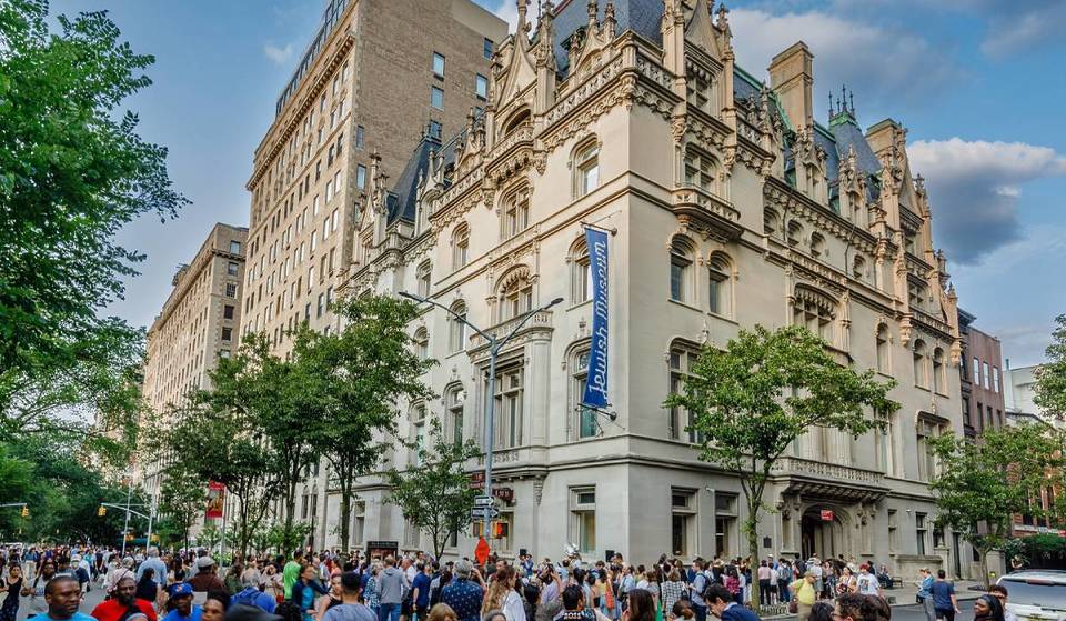 La Cinquième Avenue devient piétonne pour le Museum Mile Festival en juin — Accès gratuit aux musées emblématiques de New York pour une nuit seulement