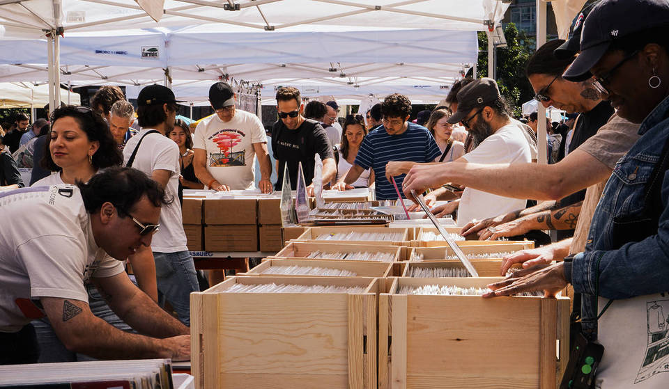 L&rsquo;un des plus grands salons du disque gratuits de New York rouvre ce week-end dans un nouveau lieu « underground »