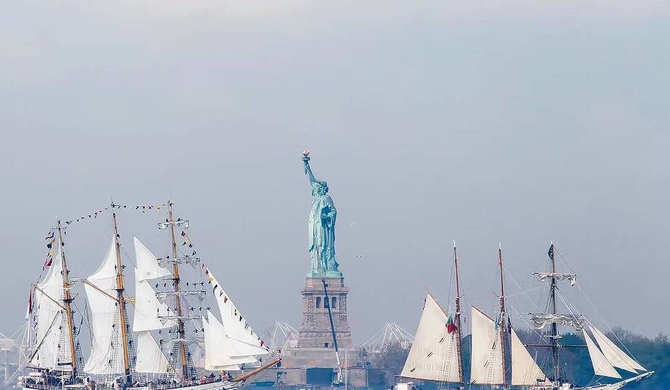 La plus grande flottille de grands voiliers au monde arrive à New York pour le 250e anniversaire des États-Unis — et tu peux monter à bord gratuitement