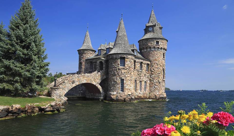 This 518-Mile Waterfront Route in Upstate NY is Hailed as a Top ‘Great American Drive’ — Connecting The Great Lakes, Wineries &amp; 25 Lighthouses