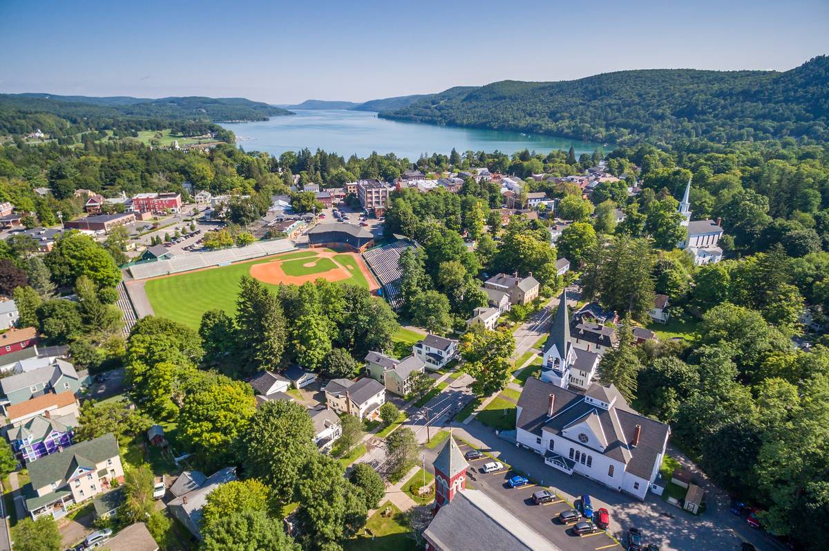 Saratoga Springs: Art, History, and America’s Oldest Racetrack