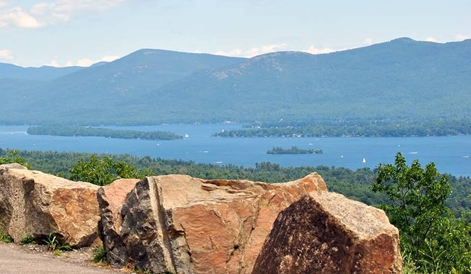 Diese 230 Meilen lange Route am Wasser ist New Yorks einzige „All-American Road“ – sie verbindet den Grand Canyon der Adirondacks, historische Wasserstraßen und Steinfestungen aus dem 18. Jahrhundert