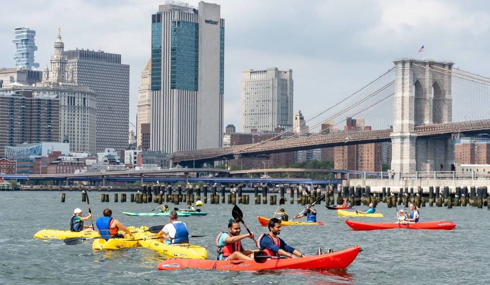 Le kayak gratuit au Brooklyn Bridge Park revient en mai : voici comment obtenir un bateau avec vue