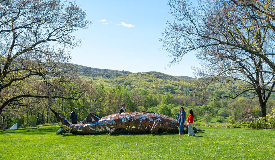 Este museu ao ar livre de 500 acres no Vale do Hudson é o passeio de um dia perfeito para a primavera — e suas novas e enormes exposições estreiam neste domingo