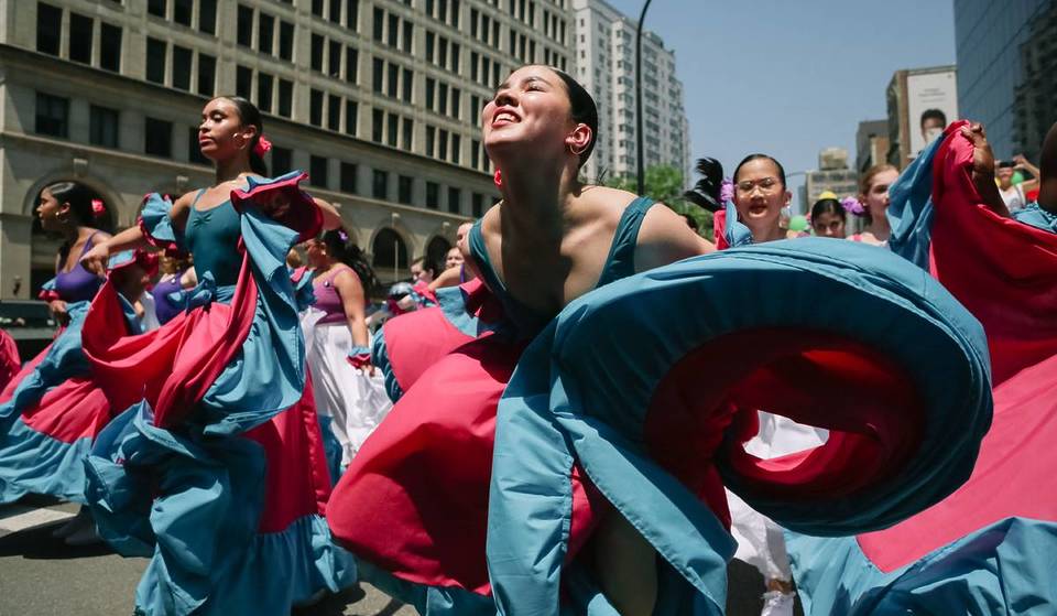 Mais de 10.000 dançarinos vão tomar conta da Sixth Avenue para um grande desfile de 20º aniversário — que termina com um festival gratuito de 4 horas no Tompkins Square Park