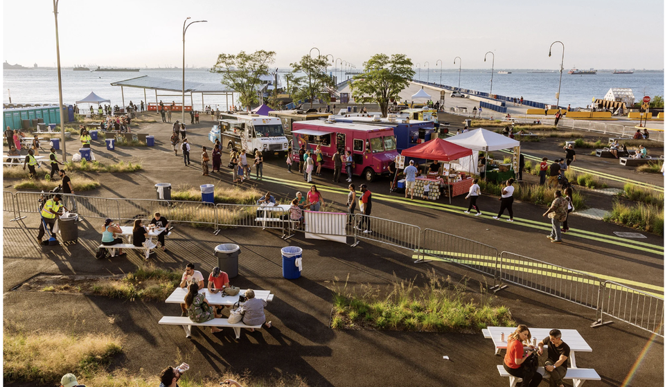 Brooklyn lanceert een groot gratis zomerfestival op zijn 59 hectare grote campus aan het water — met openluchtfilms en lokale voedselmarkten