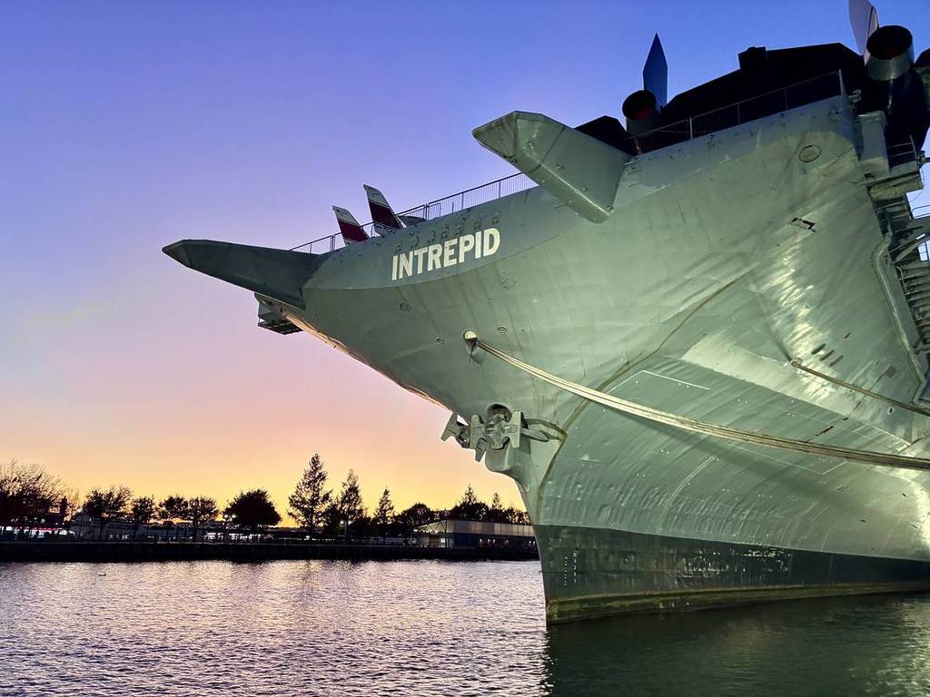  Intrepid Museum