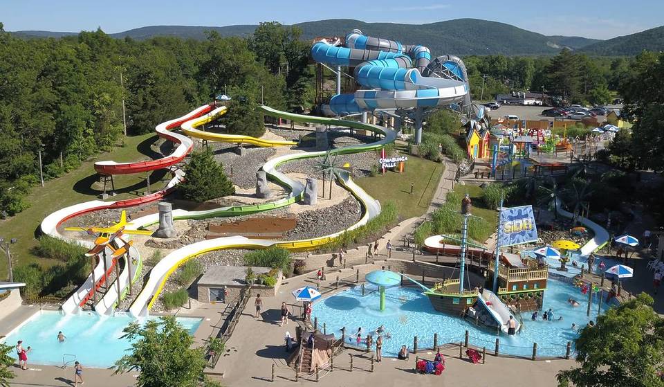 Nur 1 Stunde von NYC entfernt: Amerikas „größter kleiner Wasserpark“ öffnet an diesem Memorial-Day-Wochenende offiziell mit einer 180 Meter langen Rafting-Bahn und New Yorks einziger Zero-Gravity-Halfpipe