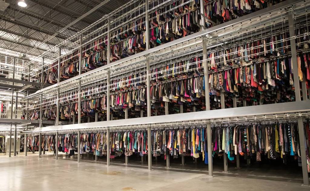 Deze winkel in SoHo verandert in een enorme pop-up voor bruiloftsgasten — met jurken van $20, op maat gemaakte boeketten en gratis jurken voor de eerste 100 bezoekers