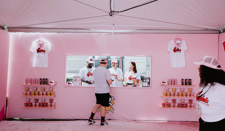 Das Complex Family Style Food Festival kehrt diesen Juli nach NYC zurück: Essen, Mode und Live-Musik treffen nur für einen Tag aufeinander
