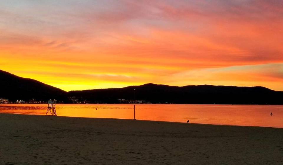O lago mais limpo para nadar em Nova York fica a apenas 4 horas de Nova York — escondendo uma enorme costa dourada com águas cristalinas e vistas de “um milhão de dólares”