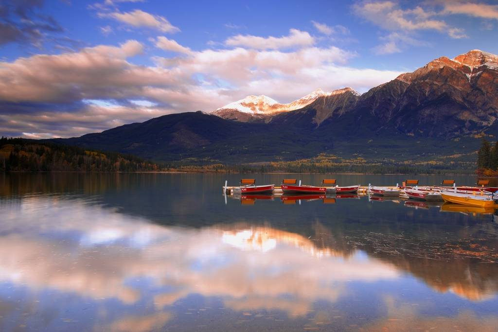 Esta tranquila reserva de 18 800 hectáreas en el este de las Adirondacks es la escapada de verano definitiva, con aguas cristalinas y kilómetros de senderos boscosos a la sombra