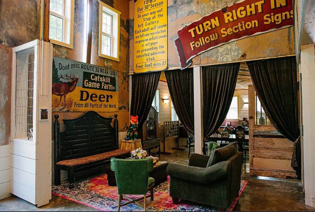 A apenas uma viagem panorâmica da cidade, o primeiro zoológico privado dos Estados Unidos se transformou em um hotel boutique — com 5,6 km de passarelas abandonadas