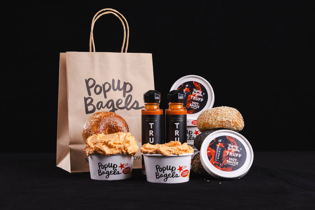 Das PopUp Bagels in der 177 Thompson Street verwandelt sich in einen TRUFF-Verteilpunkt – mit DJ Chris Lake und kostenlosen Flaschen Hot Sauce