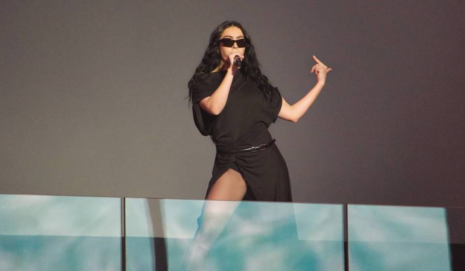 Charli xcx anuncia a turnê “Music, Fashion, Film” com duas datas no Brooklyn neste outono